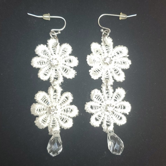 Cookie Lee flower drop earrings - Picture 5 of 6